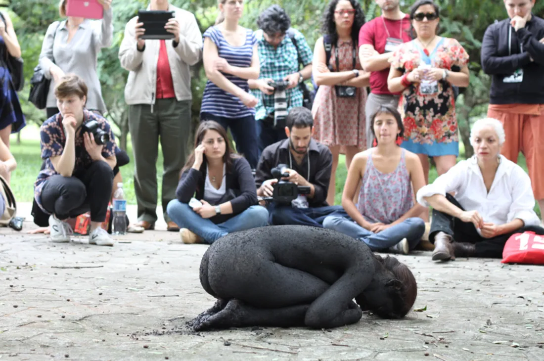 DR Régina José Galindo / Fran Pllitt